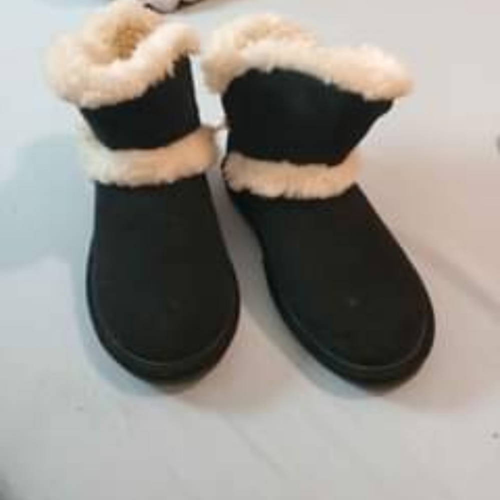 Softmoc boots size 6
